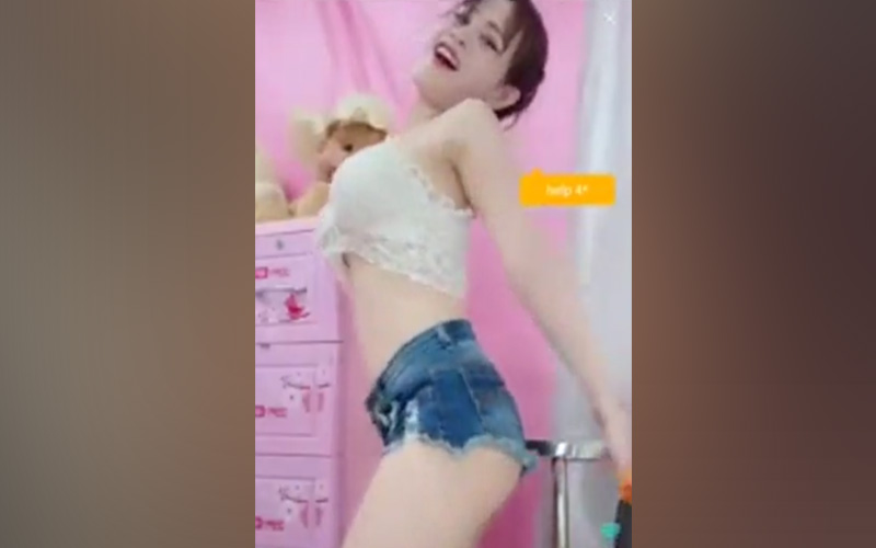 Clip Em Gái Xinh Uplive Nhảy Sexy Dance Khoe Đường Cong chữ S