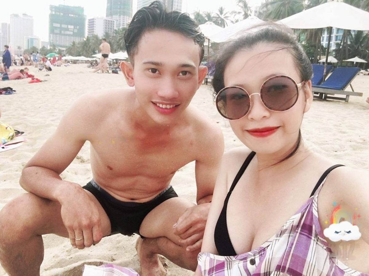 Full clip hot của cặp vợ chồng Xuân Hạ Thu Đông – Phần 1